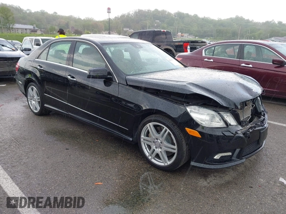 2010 Mercedes-Benz E 550 Luxury z VIN WDDHF7CB5AA069047, wystawiony jako IAAI lot #42111552 z przebiegiem 126 214 mil mil oraz . Historia ofert i sprzedaży dostępna na DreamBid. Obrazek 1.
