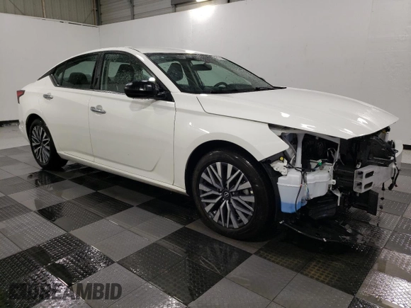 2025 Nissan Altima SV with VIN 1N4BL4DV0SN317981, listed as a Copart auction lot 52563825 with 12,998 mi miles and Clean Title. Bid and sale history available at DreamBid. Image 4.