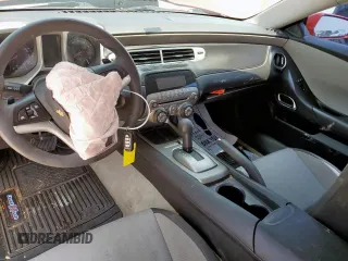2013 Chevrolet Camaro LS z VIN 2G1FA1E38D9194605, wystawiony jako Copart lot #59820455 z przebiegiem Nie podano mil oraz Czysty tytuł • Clean title. Historia ofert i sprzedaży dostępna na DreamBid. Obrazek 8.