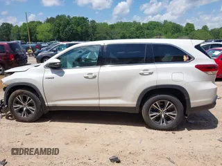 2019 Toyota Highlander Hybrid LE with VIN 5TDBGRFH6KS070611, listed as a IAAI auction lot 42301946 with 78,323 mi miles and . Bid and sale history available at DreamBid. Image 13.