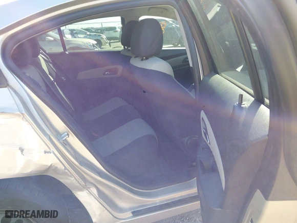 2014 Chevrolet Cruze LS with VIN 1G1PA5SH6E7362014, listed as a IAAI auction lot 41580639 with 124,085 mi miles. Bid and sale history available at carsss.com. Image 8.