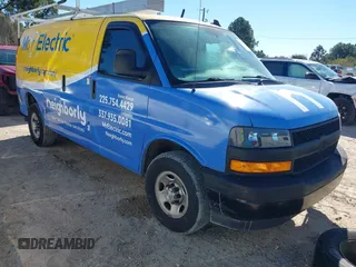 2020 Chevrolet Express Cargo Van with VIN 1GCWGAFP1L1193855, listed as a IAAI auction lot 40847904 with 76,462 mi miles. Bid and sale history available at carsss.com. Image 1.