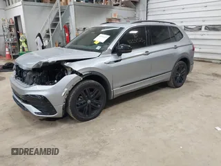 2022 Volkswagen Tiguan SE R-Line Black с VIN 3VV8B7AX8NM044884, выставлен на аукционе IAAI как лот 42331323 с пробегом 45 945 миль миль и . История ставок и продаж доступна на DreamBid. Изображение 17.