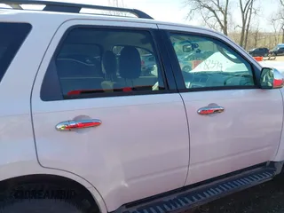 2010 Ford Escape XLT z VIN 1FMCU9DG2AKC22117, wystawiony jako IAAI lot #41782394 z przebiegiem 96 841 mil mil oraz . Historia ofert i sprzedaży dostępna na DreamBid. Obrazek 13.