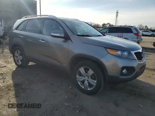 2013 Kia Sorento EX with VIN 5XYKUDA63DG371371, listed as a Copart auction lot 85863984 with 180,749 mi miles and Clean Title. Bid and sale history available at carsss.com. Image 4.