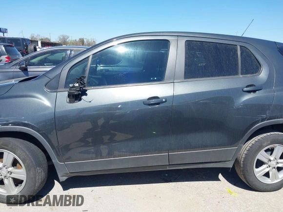 2020 Chevrolet Trax LS with VIN 3GNCJKSB1LL215499, listed as a IAAI auction lot 41744528 with 83,826 mi miles. Bid and sale history available at carsss.com. Image 14.