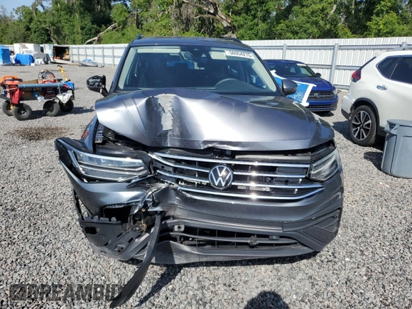 2024 Volkswagen Tiguan S z VIN 3VVRB7AX8RM069620, wystawiony jako Copart lot #56954215 z przebiegiem 22 079 mil mil oraz Szkoda całkowita • Salvage title. Historia ofert i sprzedaży dostępna na DreamBid. Obrazek 5.