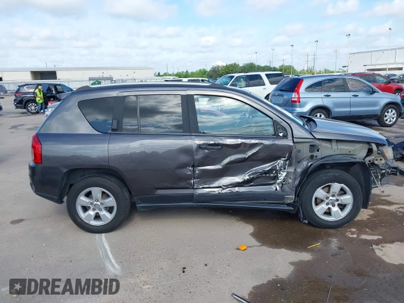 2016 Jeep Compass Latitude z VIN 1C4NJCEA2GD665636, wystawiony jako IAAI lot #42054222 z przebiegiem 155 071 mil mil oraz . Historia ofert i sprzedaży dostępna na DreamBid. Obrazek 14.