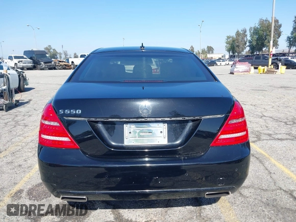 2012 Mercedes-Benz S 550 z VIN WDDNG7DB1CA479328, wystawiony jako IAAI lot #42271450 z przebiegiem Nie podano mil oraz . Historia ofert i sprzedaży dostępna na DreamBid. Obrazek 16.