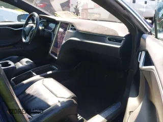 2017 Tesla Model S 100D с VIN 5YJSA1E25HF188114, выставлен на аукционе IAAI как лот 42193125 с пробегом 114 587 миль миль и . История ставок и продаж доступна на DreamBid. Изображение 5.