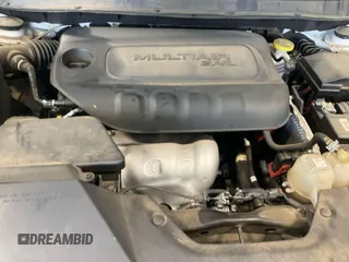 2020 Jeep Cherokee Latitude z VIN 1C4PJLCB4LD628070, wystawiony jako IAAI lot #42859811 z przebiegiem 119 307 mil mil oraz . Historia ofert i sprzedaży dostępna na DreamBid. Obrazek 10.