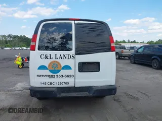 2012 GMC Savana Cargo with VIN 1GTW7FCA1C1157824, listed as a IAAI auction lot 42012172 with 200,961 mi miles. Bid and sale history available at carsss.com. Image 17.