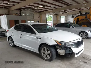 2015 Kia Optima LX z VIN 5XXGM4A72FG488753, wystawiony jako IAAI lot #39163213 z przebiegiem 128 821 mil mil oraz . Historia ofert i sprzedaży dostępna na DreamBid. Obrazek 1.
