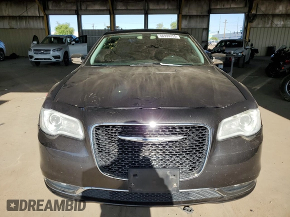 2016 Chrysler 300 C z VIN 2C3CCAEGXGH324731, wystawiony jako Copart lot #56999255 z przebiegiem 65 553 mil mil oraz Szkoda całkowita • Salvage title. Historia ofert i sprzedaży dostępna na DreamBid. Obrazek 5.