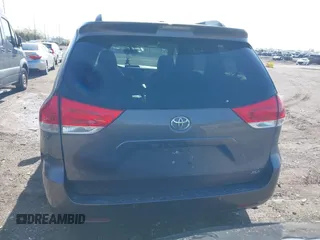 2014 Toyota Sienna XLE z VIN 5TDYK3DC4ES493852, wystawiony jako IAAI lot #42096495 z przebiegiem 145 943 mil mil oraz . Historia ofert i sprzedaży dostępna na DreamBid. Obrazek 16.