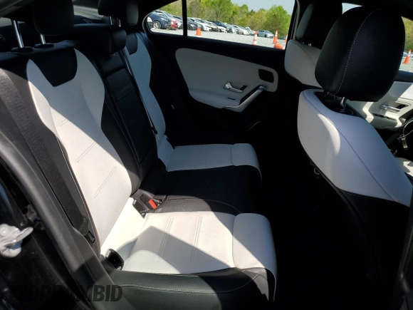 2021 Mercedes-Benz A 35 AMG z VIN W1K3G5BB9MJ262819, wystawiony jako Copart lot #53838935 z przebiegiem 42 458 mil mil oraz Szkoda całkowita • Salvage title. Historia ofert i sprzedaży dostępna na DreamBid. Obrazek 10.