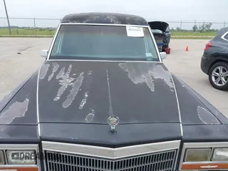 1989 Cadillac Brougham z VIN 1G6DW51Y6KR730868, wystawiony jako IAAI lot #42315431 z przebiegiem 90 027 mil mil oraz . Historia ofert i sprzedaży dostępna na DreamBid. Obrazek 6.