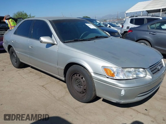 2001 Toyota Camry CE with VIN 4T1BG22K11U111984, listed as a IAAI auction lot 42009171 with 160,082 mi miles. Bid and sale history available at carsss.com. Image 1.