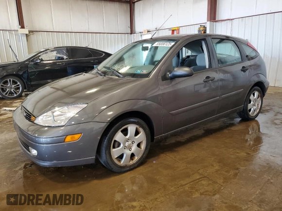 2002 Ford Focus ZX5 z VIN 3FAFP37352R180981, wystawiony jako Copart lot #55856125 z przebiegiem 59 785 mil mil oraz Szkoda całkowita • Salvage title. Historia ofert i sprzedaży dostępna na DreamBid. Obrazek 1.
