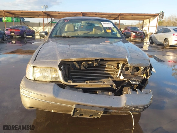 2005 Ford Crown Victoria LX with VIN 2FAFP74W55X130190, listed as a IAAI auction lot 41138306 with 122,738 mi miles. Bid and sale history available at carsss.com. Image 11.