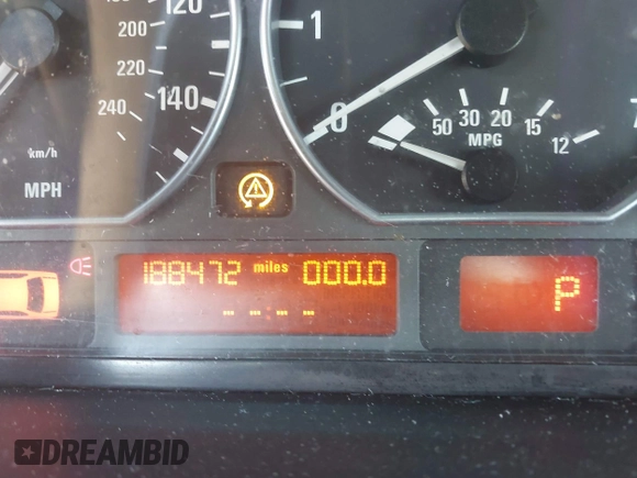 2005 BMW 3 Series 330i with VIN WBAEV53425KM42421, listed as a IAAI auction lot 41001073 with 188,472 mi miles and . Bid and sale history available at carsss.com. Image 7.