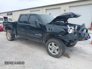 2007 GMC Sierra 2500HD SLT z VIN 1GTHK236X7F522246, wystawiony jako IAAI lot #42271230 z przebiegiem 143 092 mil mil oraz . Historia ofert i sprzedaży dostępna na DreamBid. Obrazek 1.