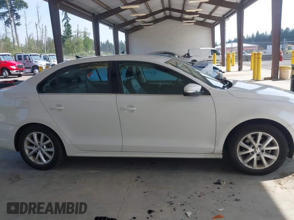 2013 Volkswagen Jetta SE with VIN 3VWDP7AJ3DM450335, listed as a IAAI auction lot 42575198 with 100,184 mi miles and . Bid and sale history available at DreamBid. Image 13.