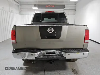 2006 Nissan Titan LE z VIN 1N6AA07BX6N573134, wystawiony jako Copart lot #46487815 z przebiegiem 161 174 mil mil oraz Czysty tytuł • Clean title. Historia ofert i sprzedaży dostępna na DreamBid. Obrazek 6.