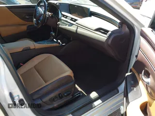 2021 Lexus ES 300h z VIN 58ADA1C1XMU003788, wystawiony jako IAAI lot #42315614 z przebiegiem 202 131 mil mil oraz . Historia ofert i sprzedaży dostępna na DreamBid. Obrazek 5.