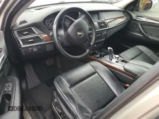 2011 BMW X5 35d z VIN 5UXZW0C57BL368978, wystawiony jako Copart lot #53004325 z przebiegiem 165 970 mil mil oraz Czysty tytuł • Clean title. Historia ofert i sprzedaży dostępna na DreamBid. Obrazek 8.