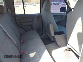 2006 Jeep Liberty Sport z VIN 1J4GL48K26W147004, wystawiony jako IAAI lot #42079926 z przebiegiem Nie podano mil oraz . Historia ofert i sprzedaży dostępna na DreamBid. Obrazek 8.