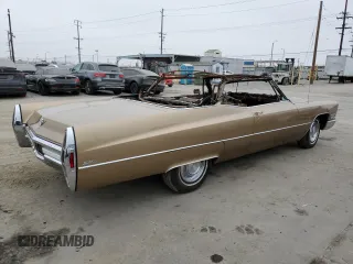 1968 Cadillac DeVille z VIN F8232777, wystawiony jako Copart lot #64820655 z przebiegiem Nie podano mil oraz Nie do naprawy • Non repairable. Historia ofert i sprzedaży dostępna na DreamBid. Obrazek 3.