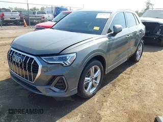 2022 Audi Q3 S line Premium Plus z VIN WA1EECF39N1066181, wystawiony jako IAAI lot #42570617 z przebiegiem 33 066 mil mil oraz . Historia ofert i sprzedaży dostępna na DreamBid. Obrazek 18.