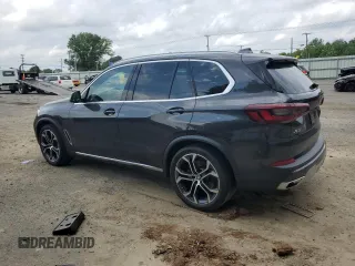 2021 BMW X5 xDrive40i z VIN 5UXCR6C0XM9E79726, wystawiony jako Copart lot #53889335 z przebiegiem 64 221 mil mil oraz Szkoda całkowita • Salvage title. Historia ofert i sprzedaży dostępna na DreamBid. Obrazek 2.