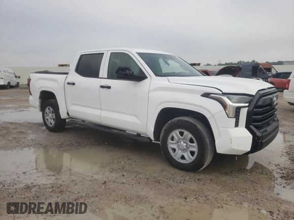 2023 Toyota Tundra SR z VIN 5TFKB5DB2PX073626, wystawiony jako Copart lot #71671243 z przebiegiem 1 188 mil mil oraz . Historia ofert i sprzedaży dostępna na DreamBid. Obrazek 4.