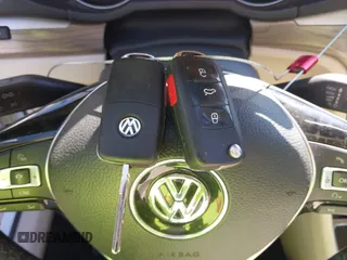 2016 Volkswagen Passat SE z VIN 1VWBS7A39GC019804, wystawiony jako IAAI lot #42189273 z przebiegiem 113 006 mil mil oraz . Historia ofert i sprzedaży dostępna na DreamBid. Obrazek 11.