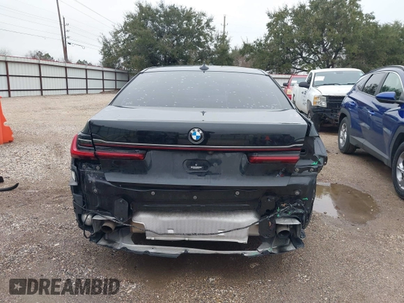 2021 BMW 7 Series 740i z VIN WBA7T2C06MCE57381, wystawiony jako IAAI lot #41620500 z przebiegiem 58 326 mil mil oraz . Historia ofert i sprzedaży dostępna na DreamBid. Obrazek 16.