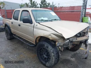 2001 Toyota Tacoma PreRunner with VIN 5TEGN92N61Z781220, listed as a IAAI auction lot 41916472 with 228,529 mi miles. Bid and sale history available at carsss.com. Image 1.