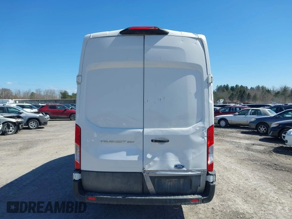 2022 Ford Transit Cargo z VIN 1FTBR3X8XNKA71066, wystawiony jako IAAI lot #41771120 z przebiegiem 87 702 mil mil oraz . Historia ofert i sprzedaży dostępna na DreamBid. Obrazek 15.
