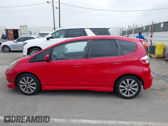 2013 Honda Fit Sport с VIN JHMGE8H50DC007175, выставлен на аукционе IAAI как лот 42474888 с пробегом 89 908 миль миль и . История ставок и продаж доступна на DreamBid. Изображение 14.