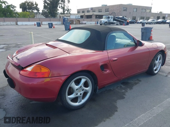 2002 Porsche Boxster z VIN WP0CA29842U621669, wystawiony jako IAAI lot #42218784 z przebiegiem 109 578 mil mil oraz . Historia ofert i sprzedaży dostępna na DreamBid. Obrazek 4.