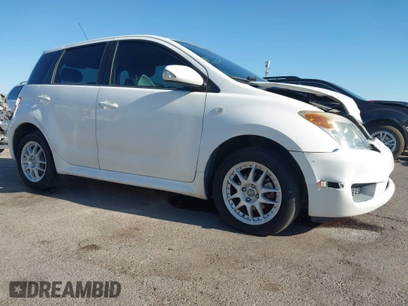 2006 Scion xA z VIN JTKKT624365020332, wystawiony jako IAAI lot #42335748 z przebiegiem 103 621 mil mil oraz . Historia ofert i sprzedaży dostępna na DreamBid. Obrazek 1.