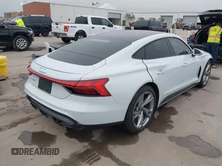 2024 Audi e-tron GT Premium Plus z VIN WAUFJBFW1R7000993, wystawiony jako IAAI lot #41483337 z przebiegiem 9 779 mil mil oraz . Historia ofert i sprzedaży dostępna na DreamBid. Obrazek 4.