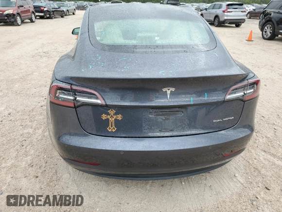 2018 Tesla Model 3 Long Range Battery z VIN 5YJ3E1EB2JF169809, wystawiony jako Copart lot #60623104 z przebiegiem 81 747 mil mil oraz Tytuł czysty. Historia ofert i sprzedaży dostępna na DreamBid. Obrazek 6.