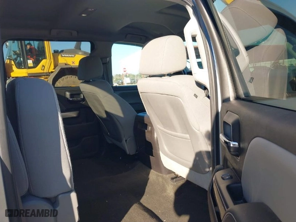 2015 Chevrolet Silverado 1500 LT with VIN 3GCPCREC5FG433072, listed as a IAAI auction lot 41155328 with 107,802 mi miles. Bid and sale history available at carsss.com. Image 8.