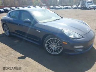 2011 Porsche Panamera with VIN WP0AA2A78BL013850, listed as a IAAI auction lot 42095245 with 104,730 mi miles. Bid and sale history available at carsss.com. Image 1.