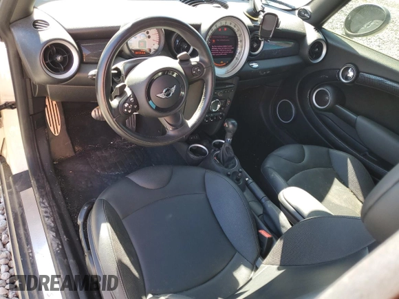 2013 MINI Hardtop S with VIN WMWSV3C52DT389468, listed as a Copart auction lot 57293845 with 84,723 mi miles and Salvage title. Bid and sale history available at DreamBid. Image 8.