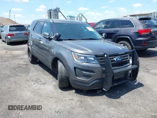 2019 Ford Police Interceptor Utility z VIN 1FM5K8AR8KGB50147, wystawiony jako IAAI lot #42401238 z przebiegiem 165 366 mil mil oraz . Historia ofert i sprzedaży dostępna na DreamBid. Obrazek 1.