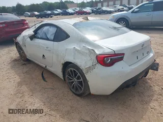 2017 Toyota 86 z VIN JF1ZNAA11H8703549, wystawiony jako IAAI lot #42007728 z przebiegiem 85 327 mil mil oraz . Historia ofert i sprzedaży dostępna na DreamBid. Obrazek 3.