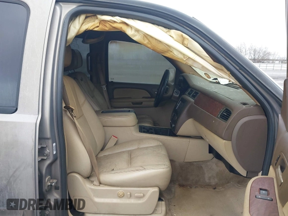 2007 GMC Yukon XL SLT with VIN 1GKFK16327J266852, listed as a IAAI auction lot 41198942 with 243,905 mi miles. Bid and sale history available at carsss.com. Image 5.
